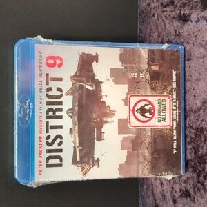 District 9 Blu-Ray DVD - New Factory Sealed (2009)